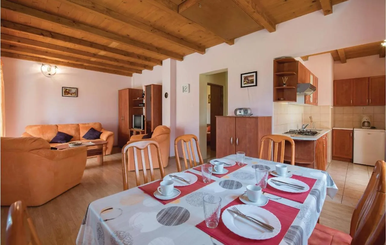 Awesome Home In Bateli With Wifi