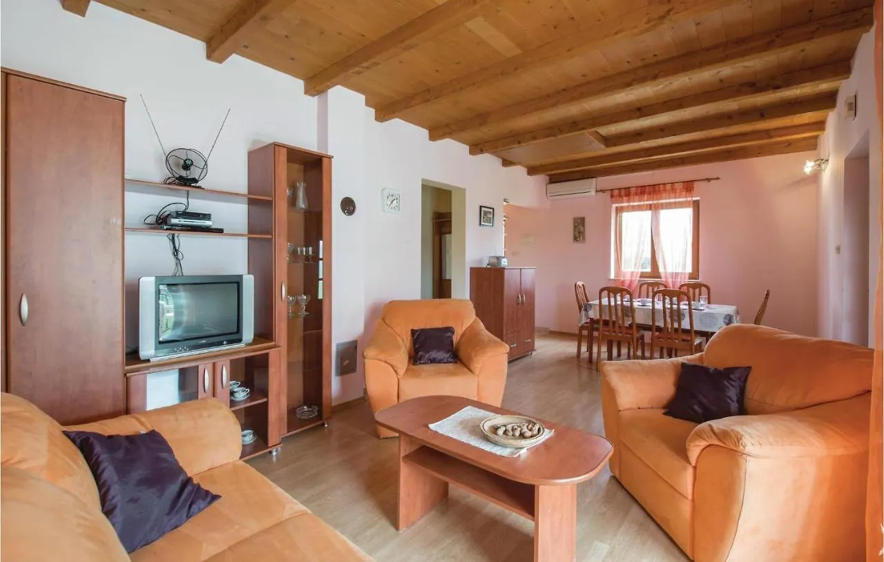 בית נופש Zeliski Awesome Home In Bateli With Wifi