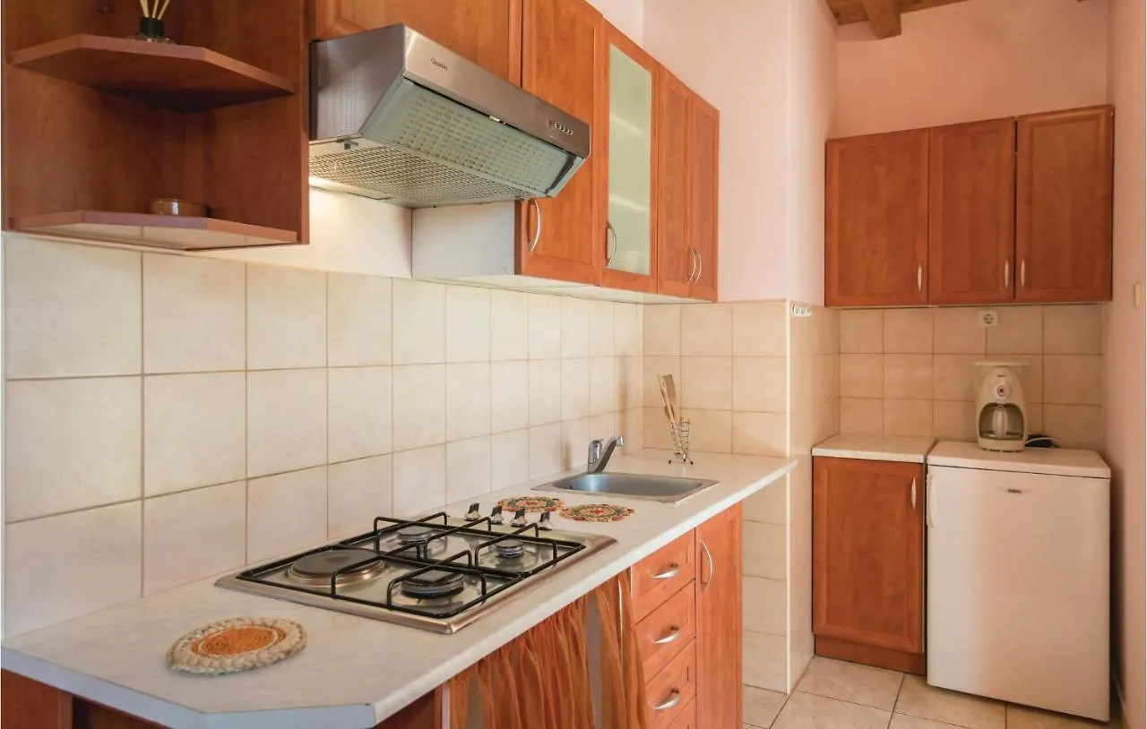 Awesome Home In Bateli With Wifi 0*, Zeliski